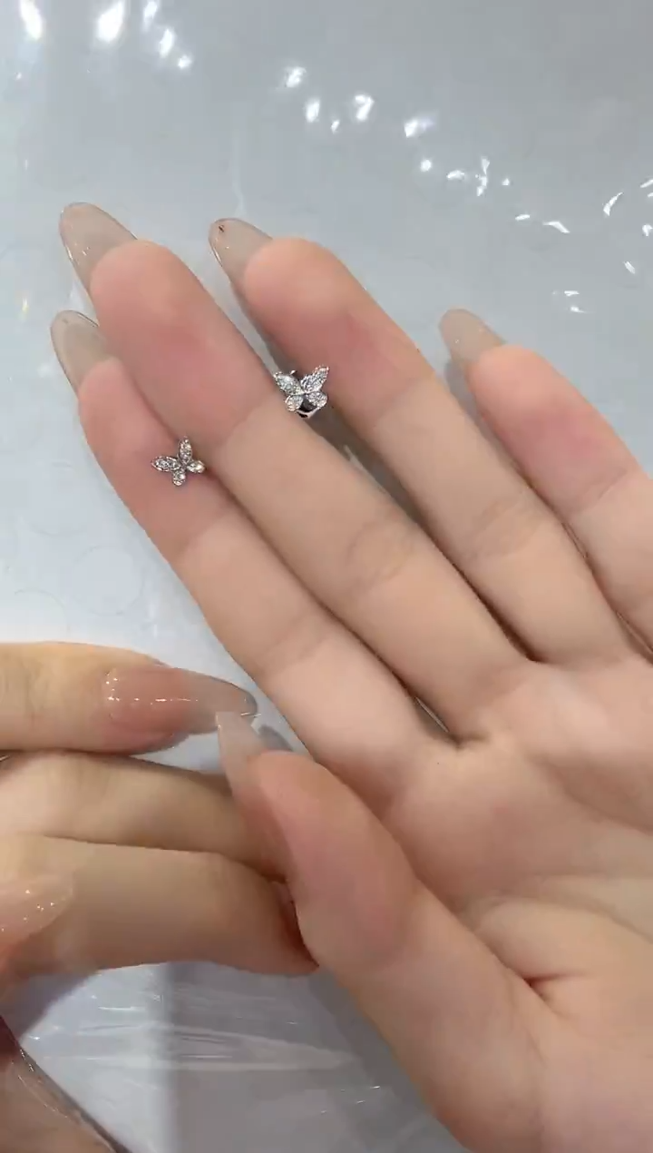 18K金镶嵌耳饰钻石耳钉白缱绻小蝴蝶+