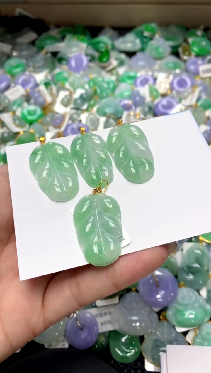 【闪购商品】翡翠颈饰18K金镶嵌11111111（多样性发其一）
