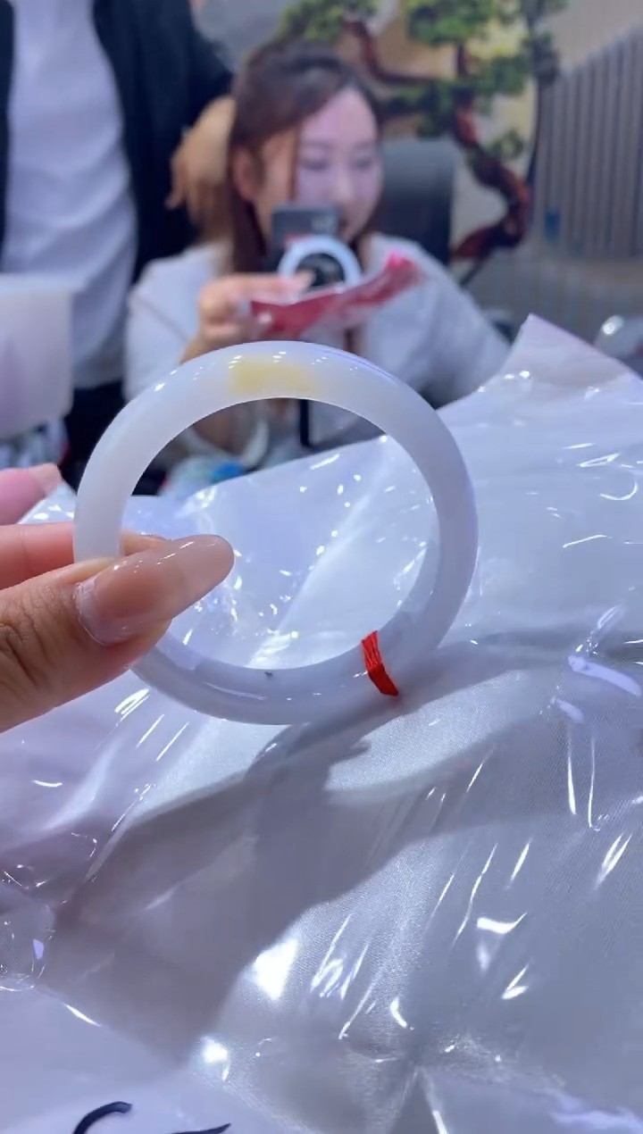 翡翠手镯未镶嵌多人00662