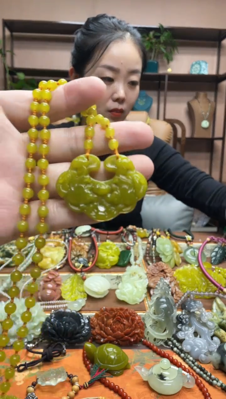 未镶嵌岫玉吊坠·1