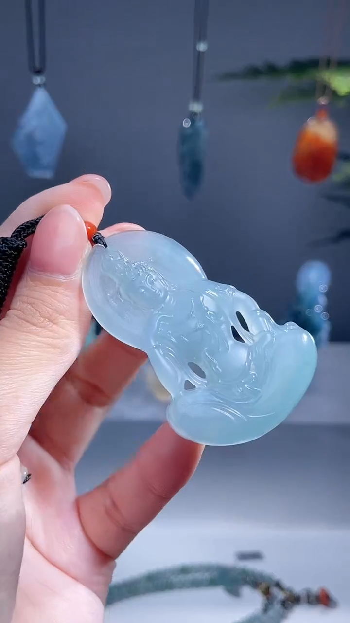 颈饰未镶嵌翡翠观音