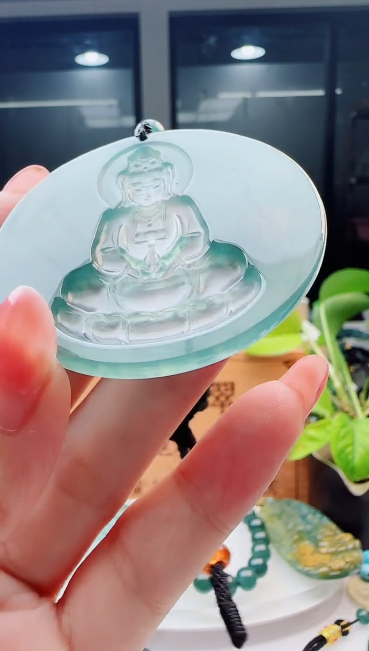 翡翠未镶嵌颈饰多样性发货其中一件