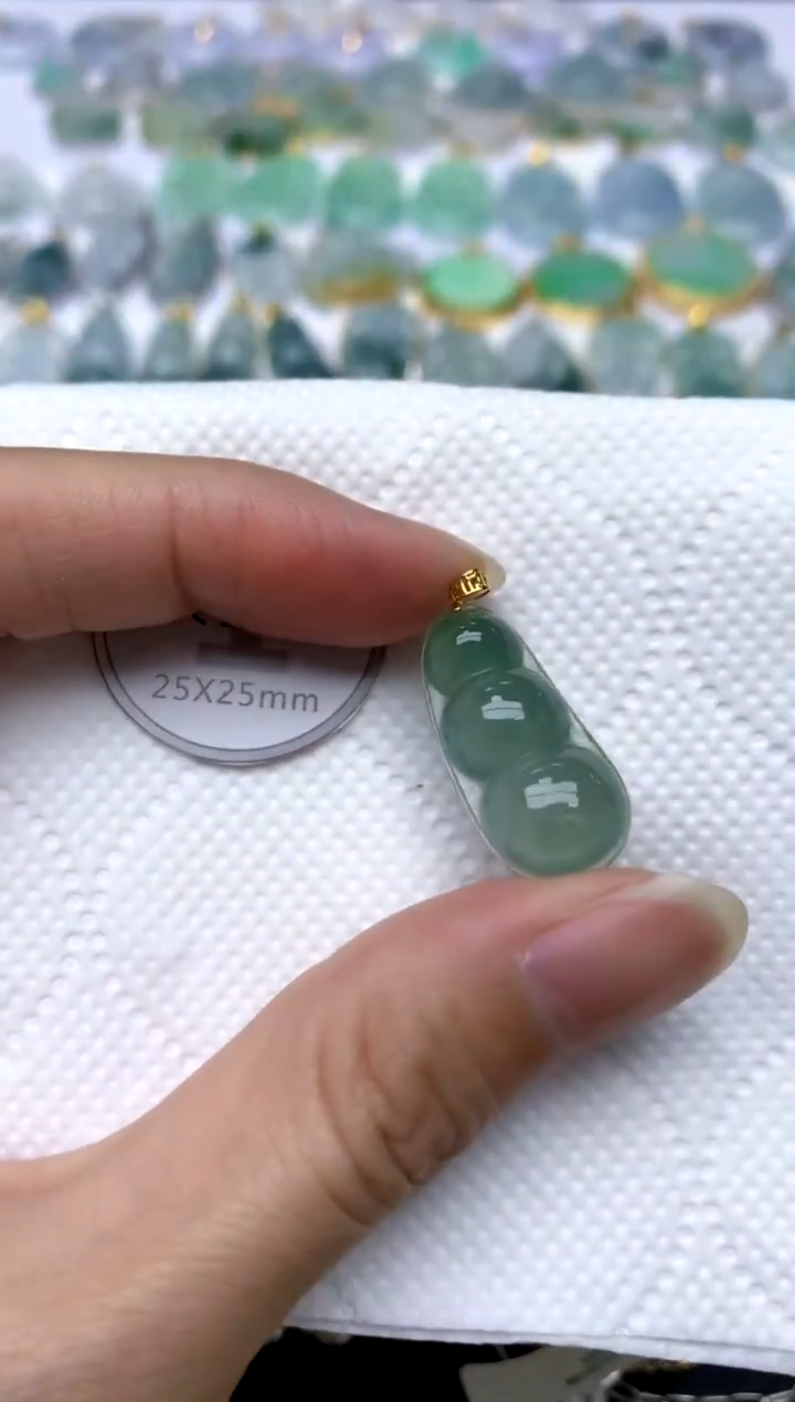 颈饰18K金镶嵌翡翠天然A货翡翠