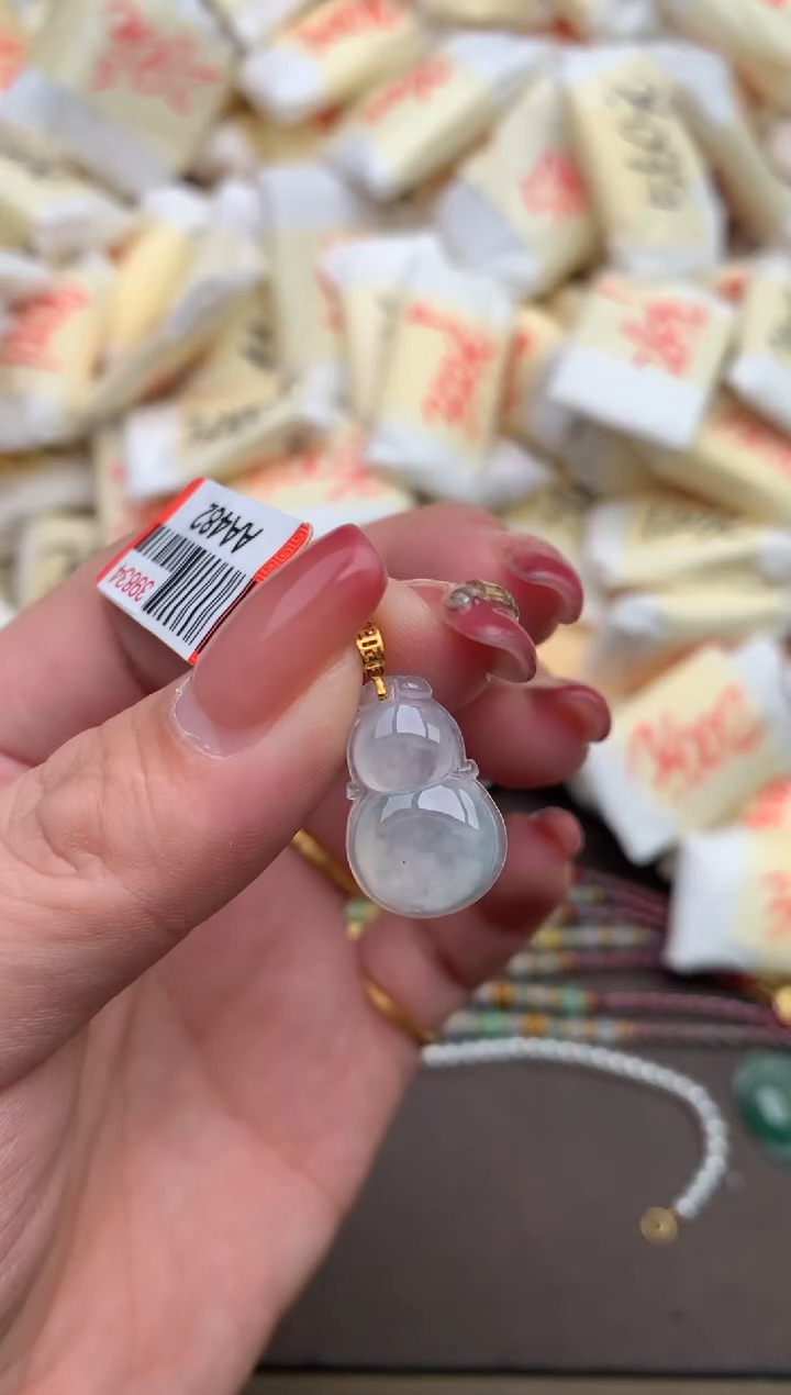 翡翠挂件18K金镶嵌—