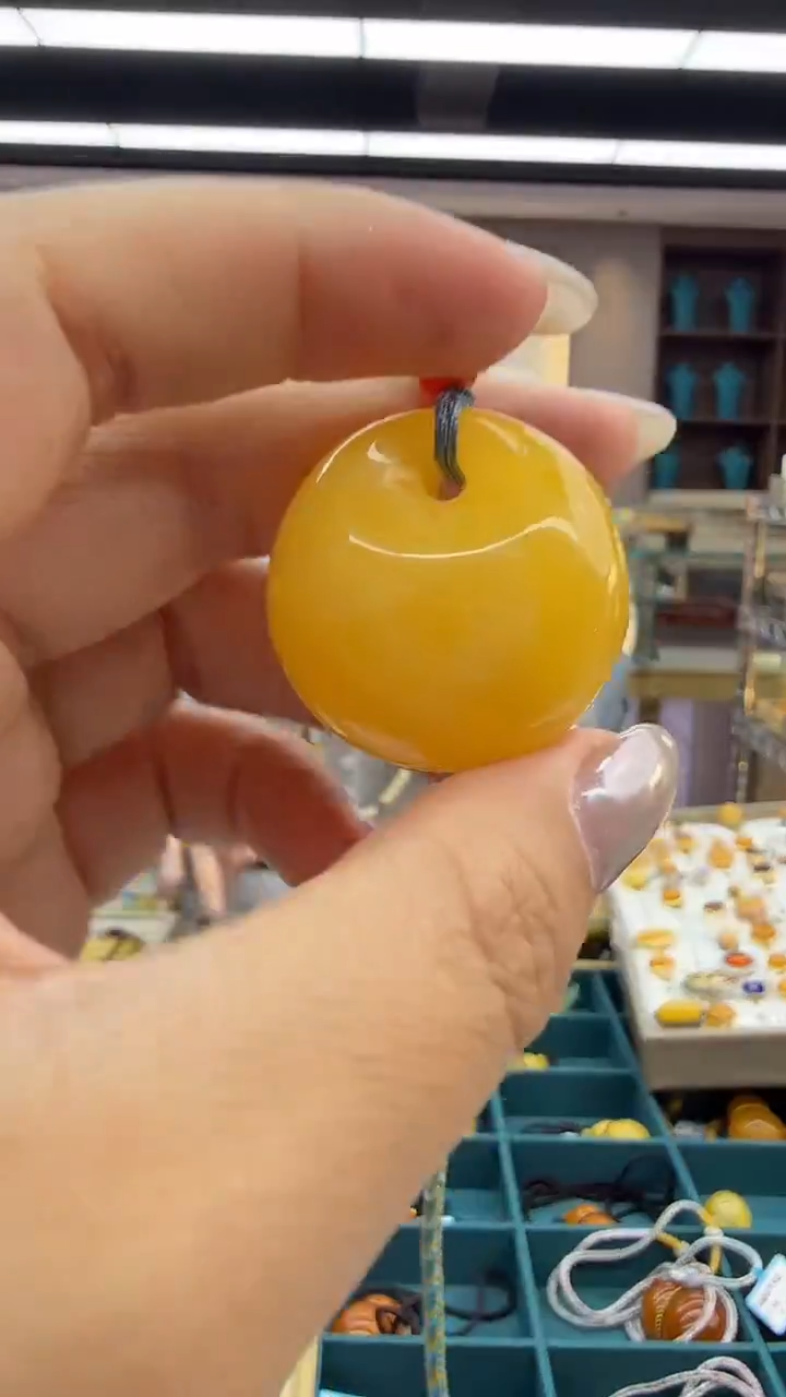 琥珀颈饰未镶嵌130秒拍号 假一罚三 