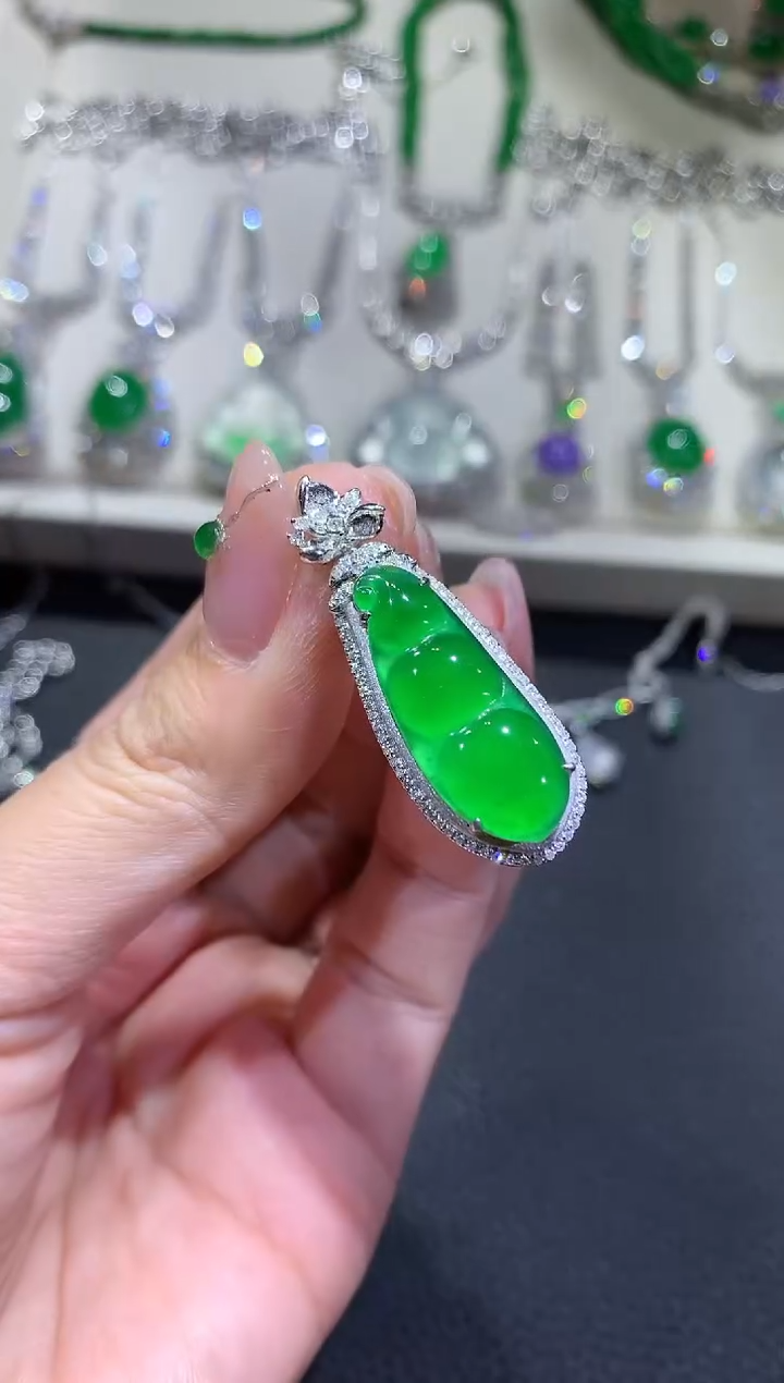 【闪购商品】翡翠吊坠(不含链)18K金镶嵌43-豆子