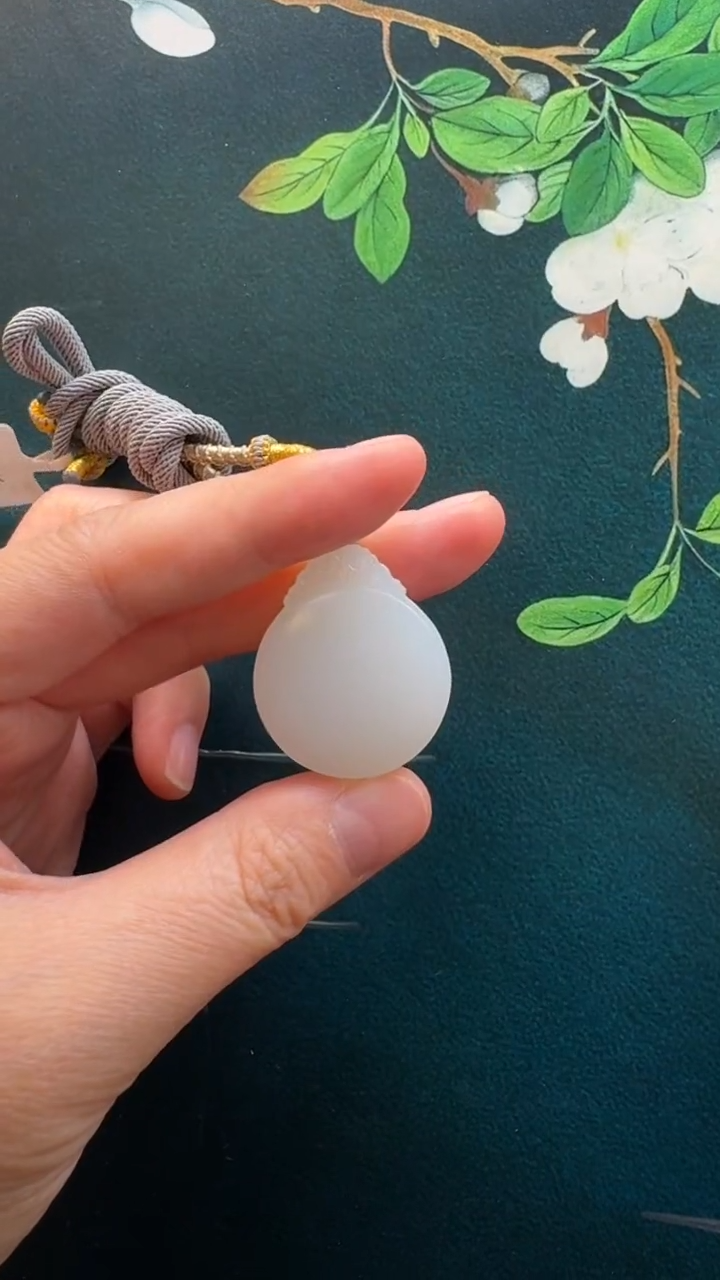 颈饰未镶嵌和田玉吊坠