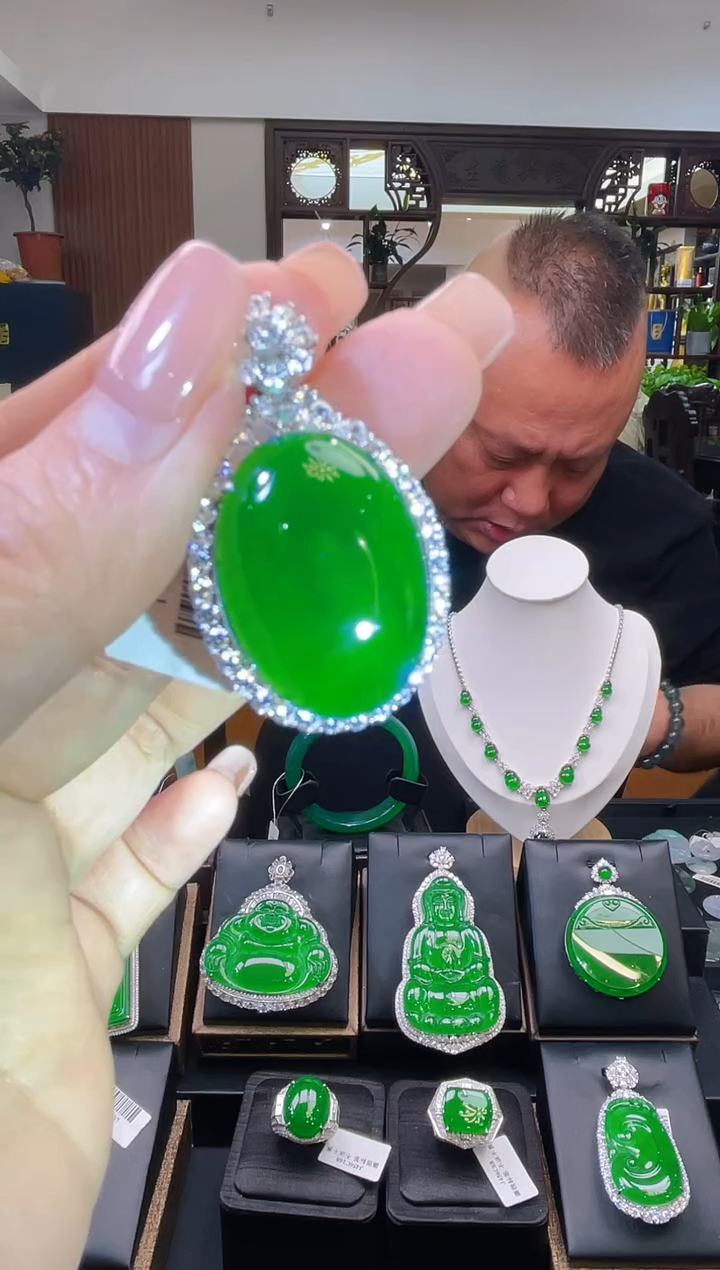 【闪购商品】翡翠吊坠(不含链)未镶嵌翡翠吊坠