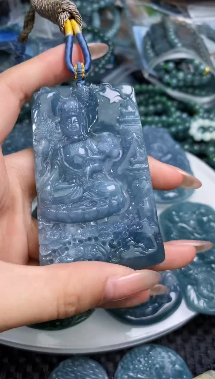 【闪购商品】翡翠颈饰未镶嵌             