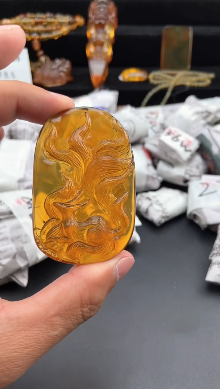 【闪购商品】琥珀颈饰未镶嵌金棕珀九尾狐吊坠