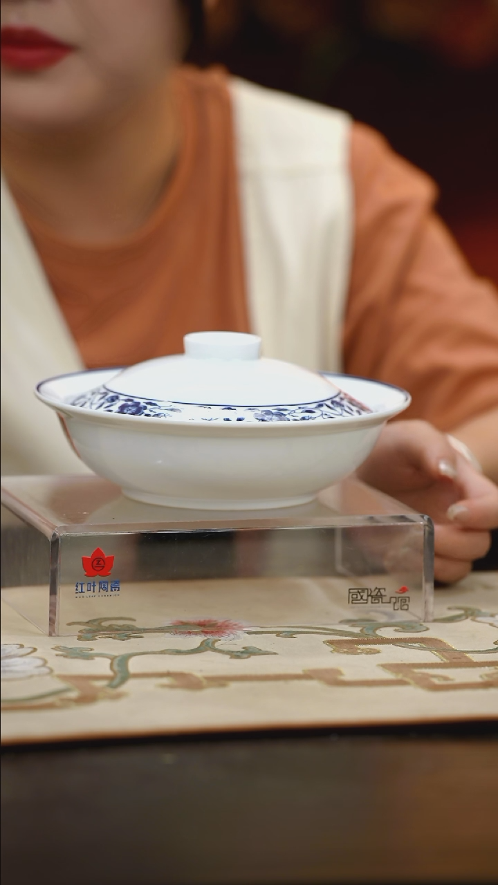 2个微瑕国韵牡丹8英寸金架盖碗