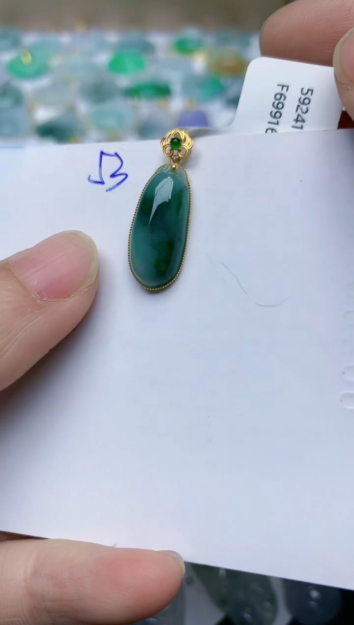 【闪购商品】翡翠颈饰18K金镶嵌天然翡翠A货    
