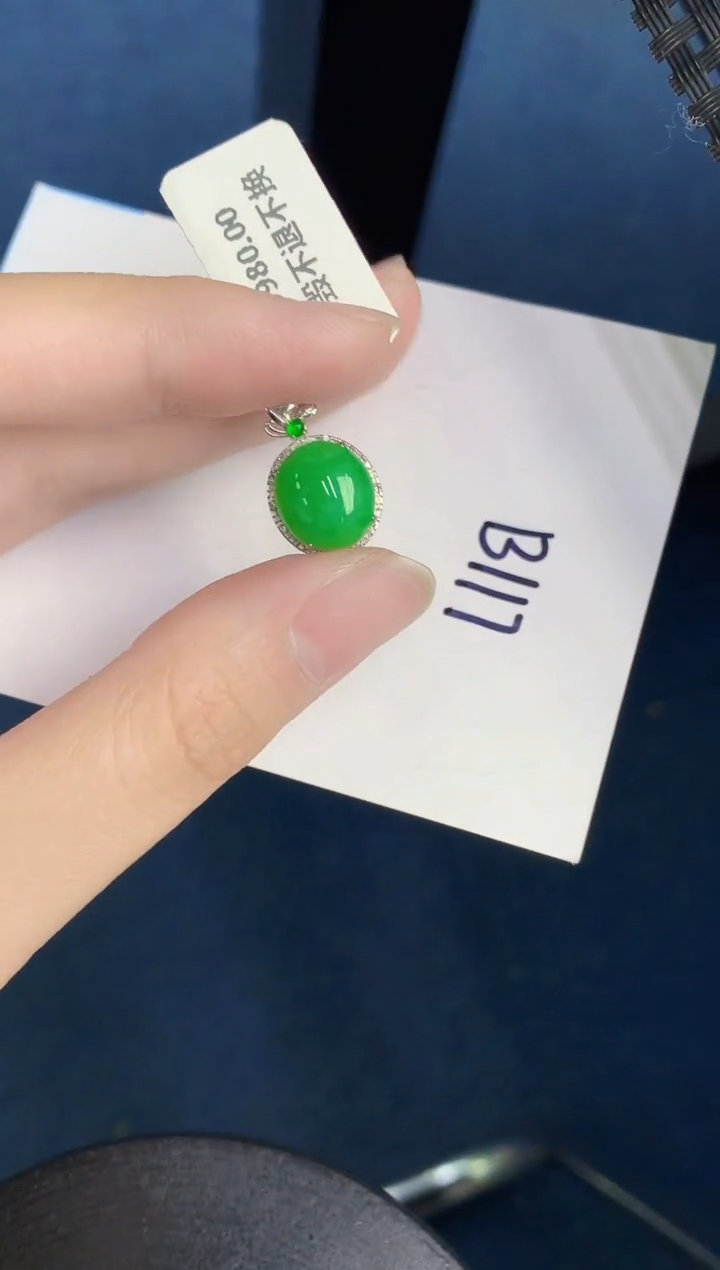 翡翠18K金镶嵌颈饰000000000