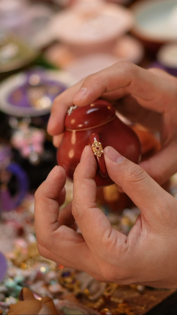 【闪购商品】摆件小红色壶把手小红色壶把手