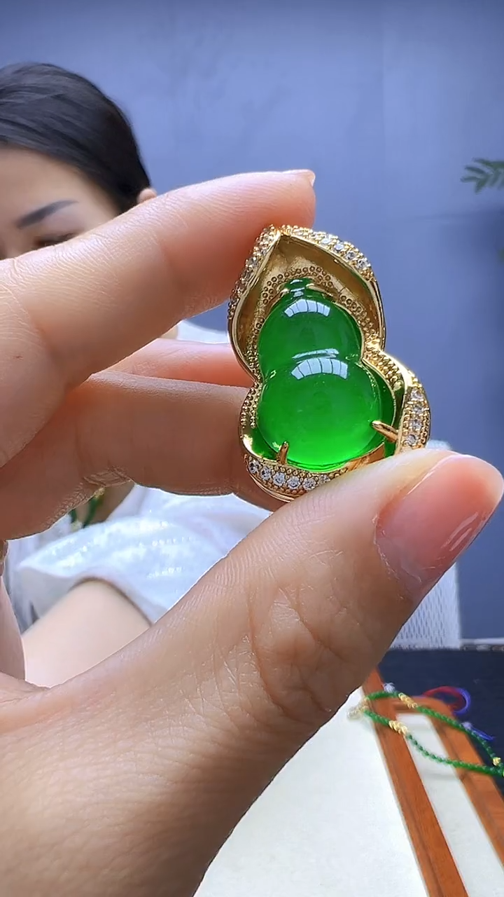 翡翠14K金镶嵌颈饰葫芦吊坠