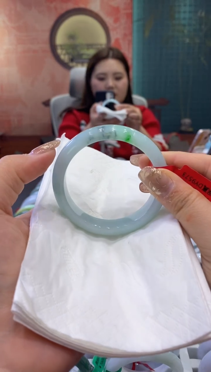 【闪购商品】翡翠手镯未镶嵌多人006376
