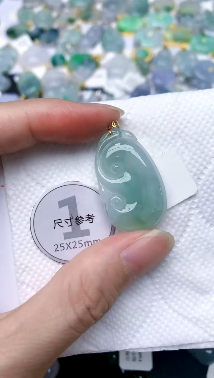 颈饰18K金镶嵌翡翠天然A货翡翠