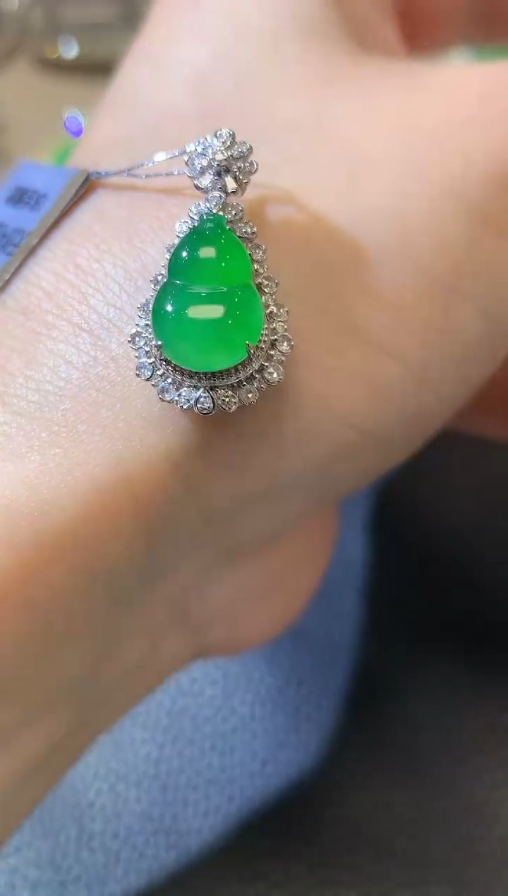 【闪购商品】翡翠吊坠(不含链)18K金镶嵌C15