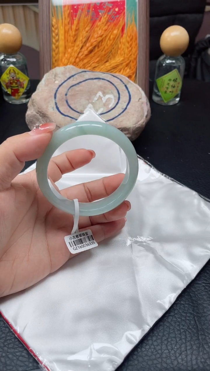 翡翠手镯未镶嵌天然缅甸翡翠A货