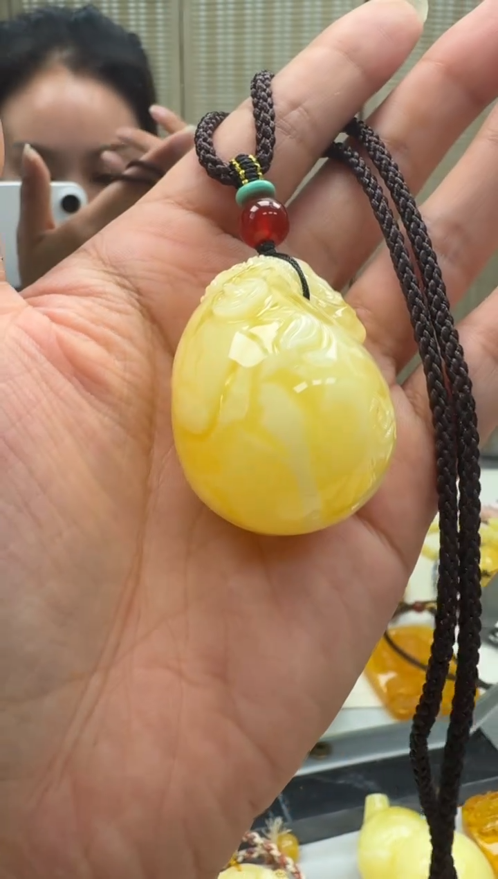 未镶嵌颈饰琥珀多样性发一