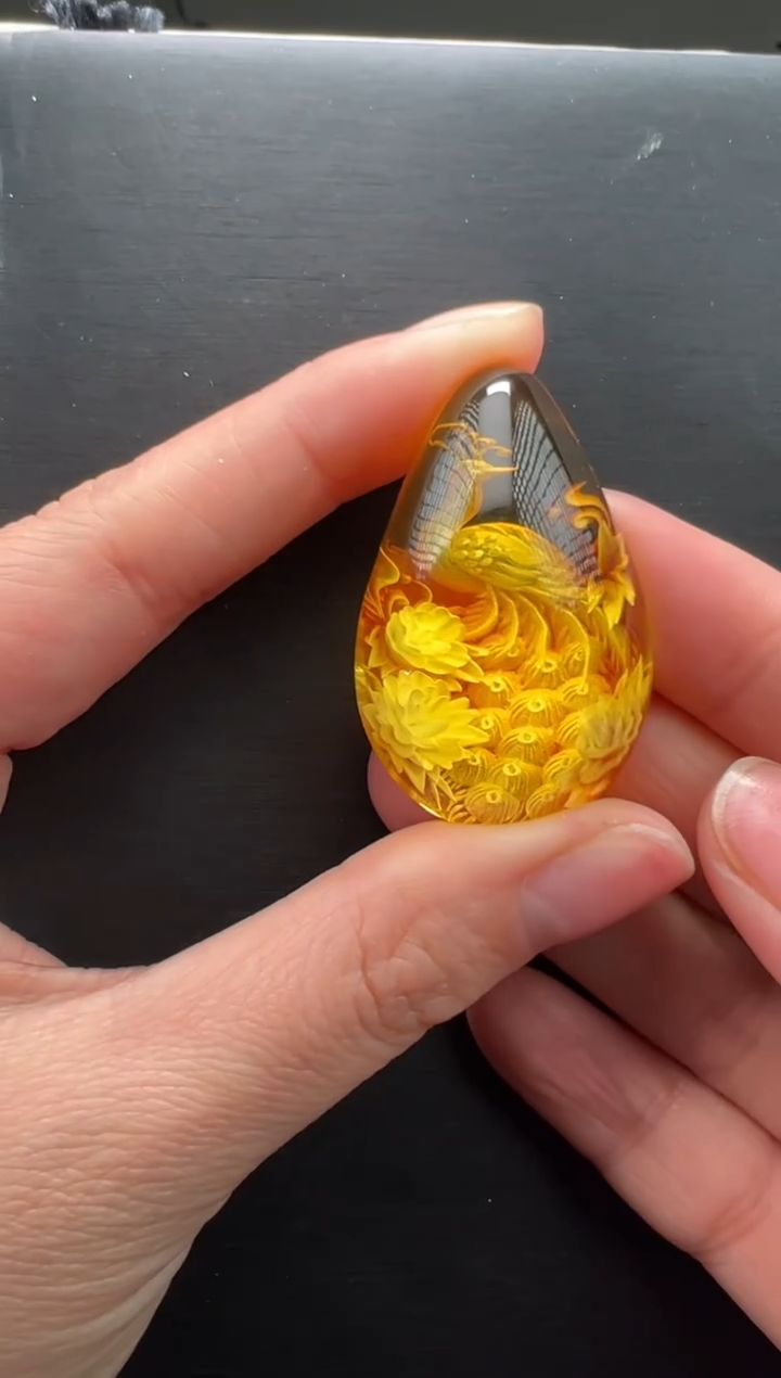 琥珀颈饰未镶嵌孔雀