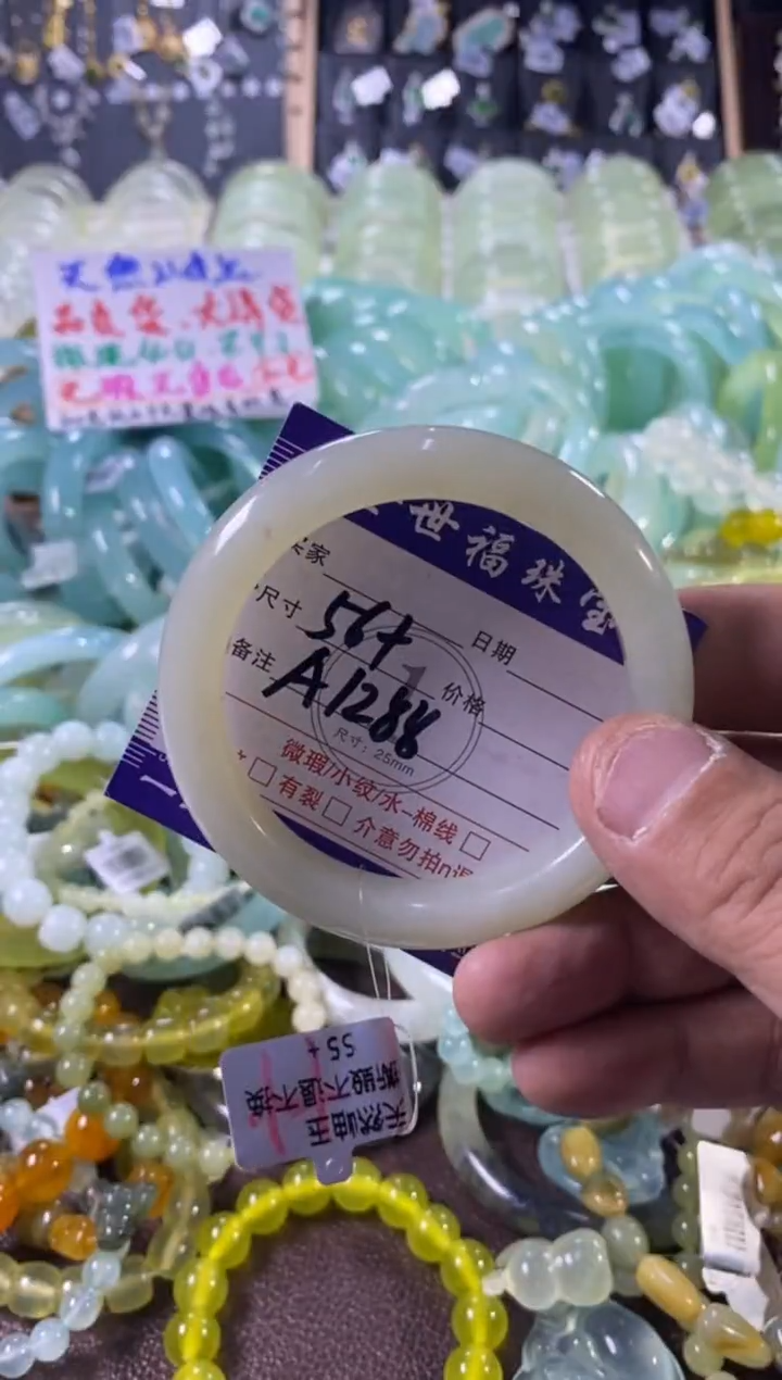 未镶嵌蛇纹石玉手镯1