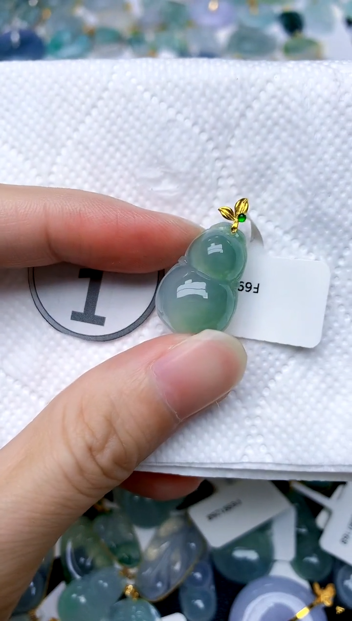 颈饰18K金镶嵌翡翠天然A货翡翠