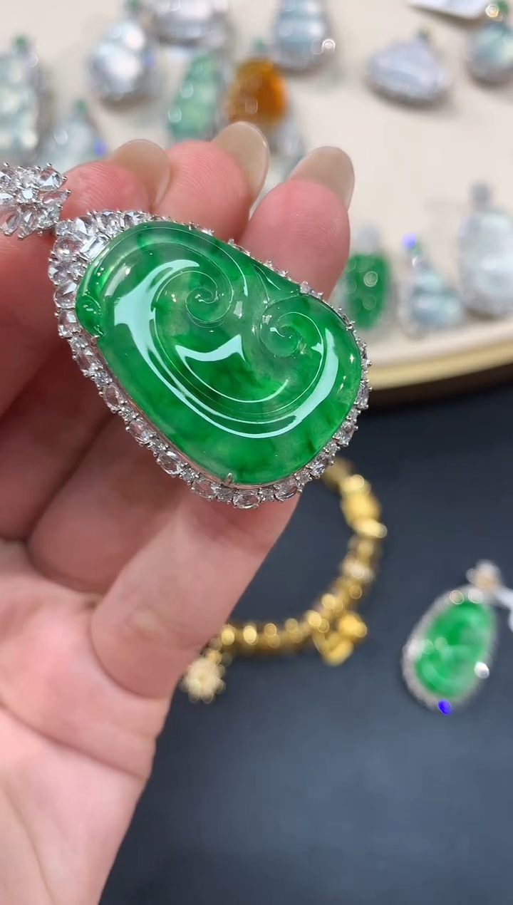 【闪购商品】翡翠吊坠(不含链)18K金镶嵌吊坠A378|980000