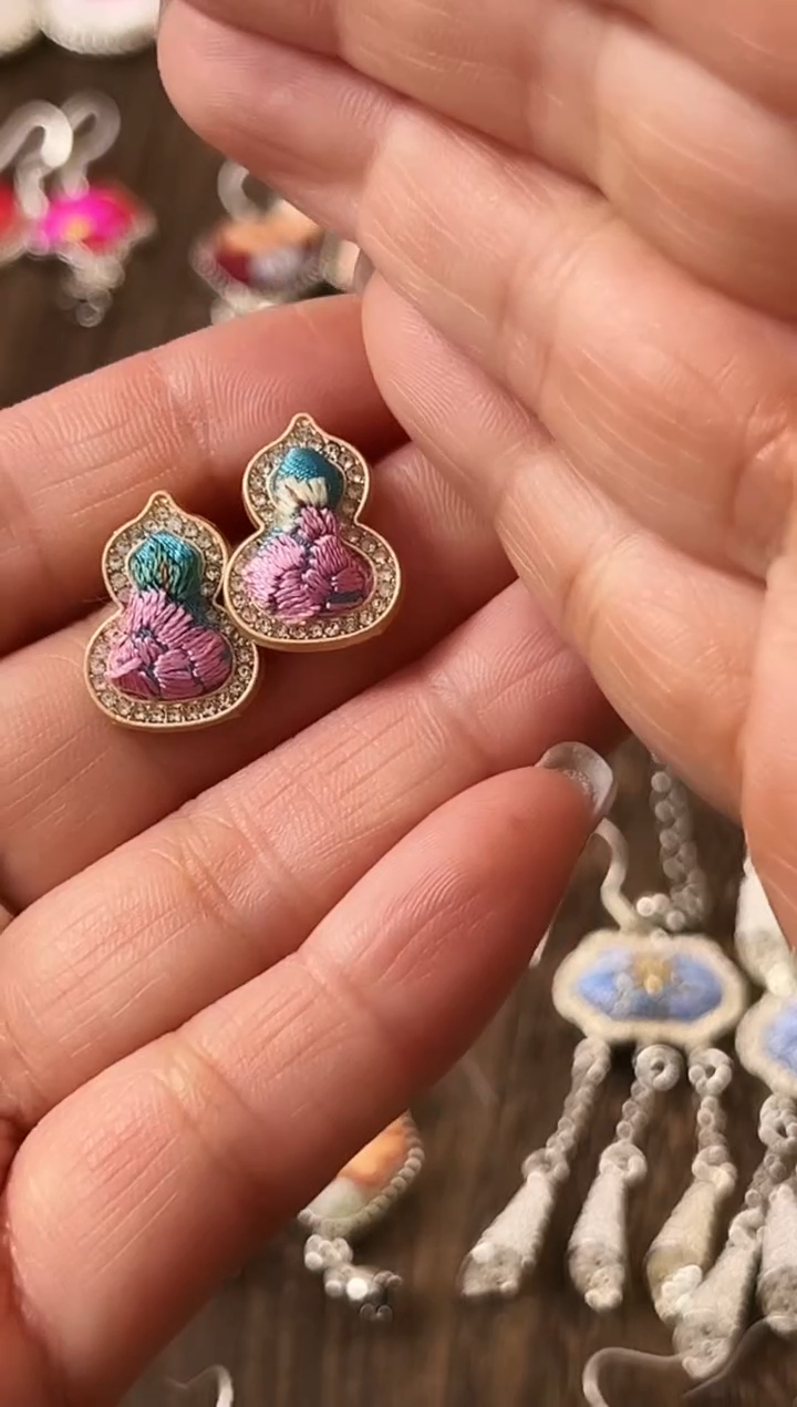 【闪购商品】织绣民族风老绣饰品028