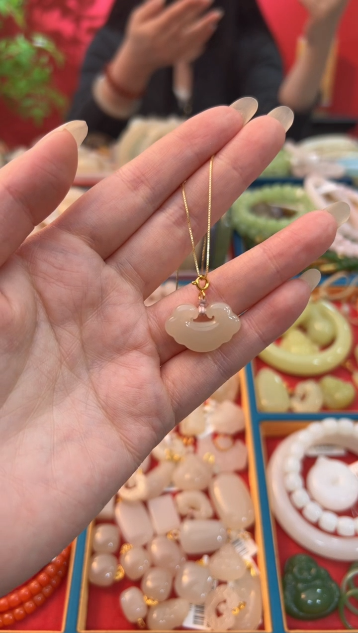 【闪购商品】和田玉吊坠未镶嵌藕粉小如意锁