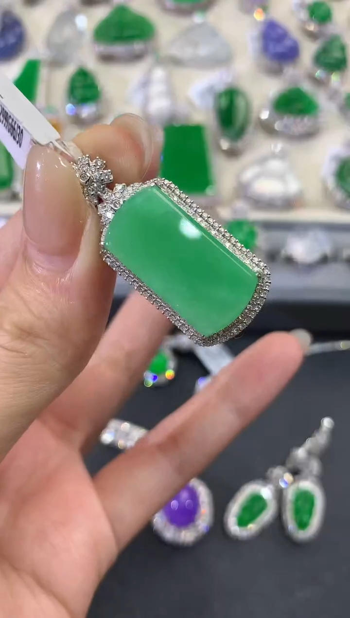 【闪购商品】翡翠吊坠(不含链)18K金镶嵌w81          