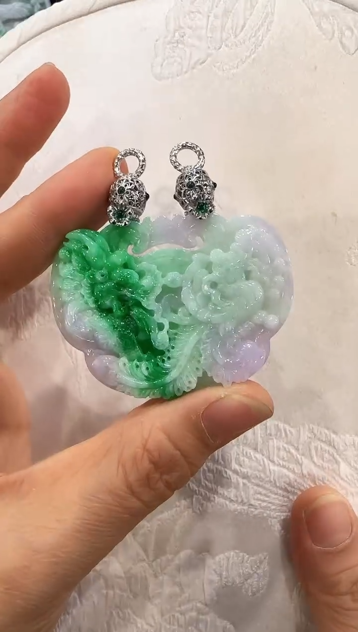 翡翠未镶嵌颈饰国风