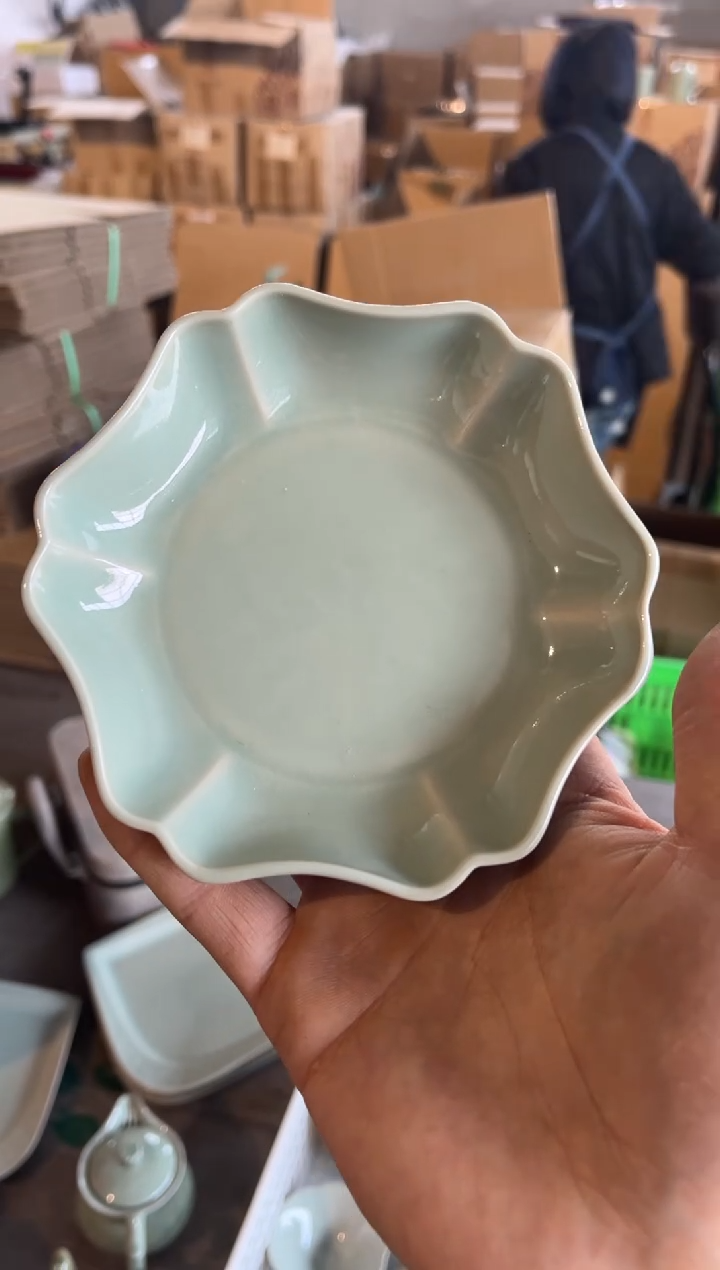 【闪购商品】瓷天青小小花口盘1个