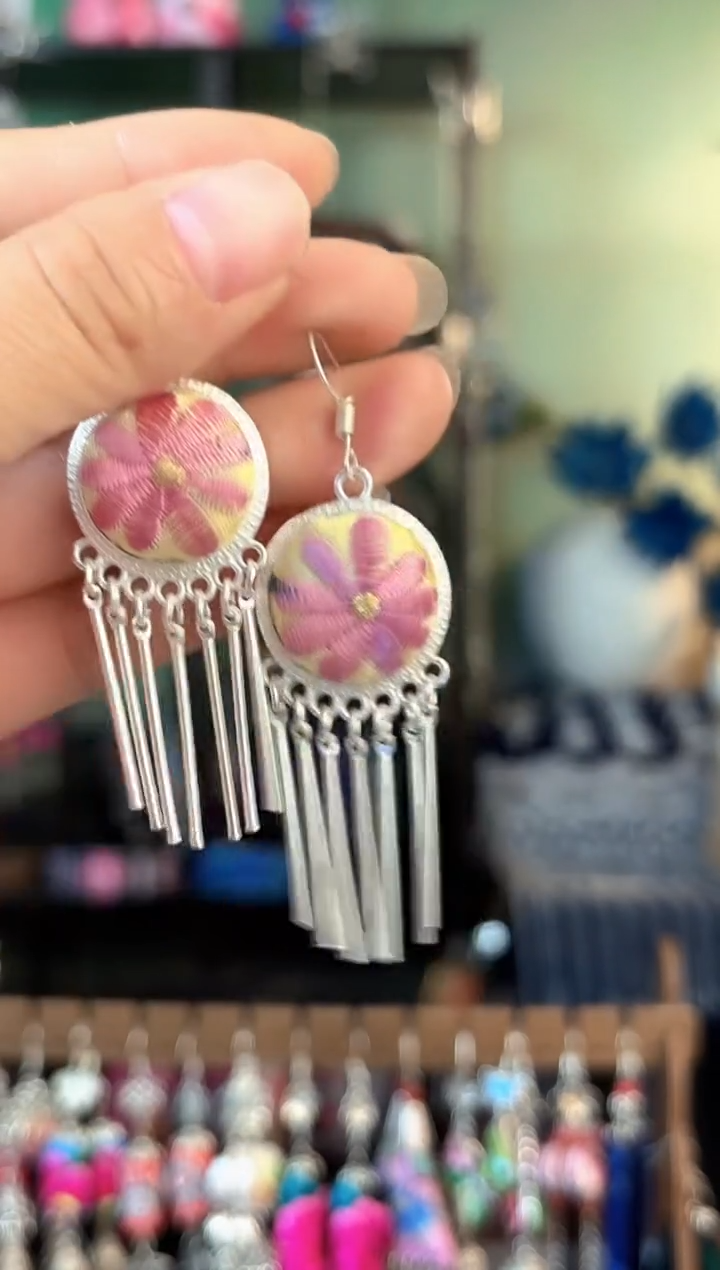 云织瑶非遗老绣饰品404