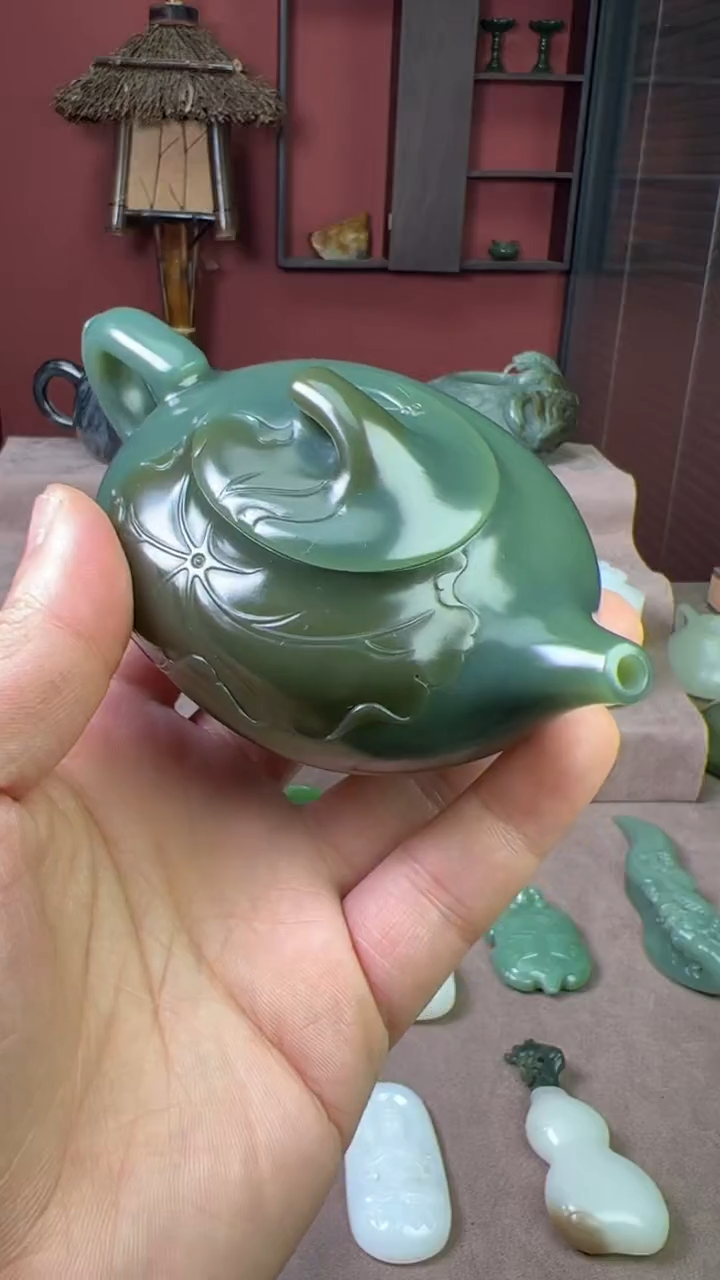 和田玉未镶嵌颈饰世*青玉小品壶