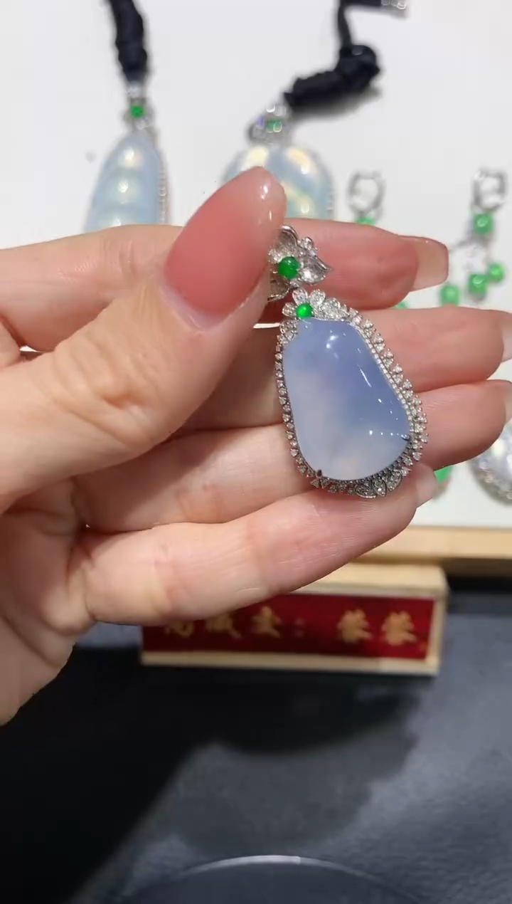 【闪购商品】翡翠吊坠(不含链)18K金镶嵌团购3