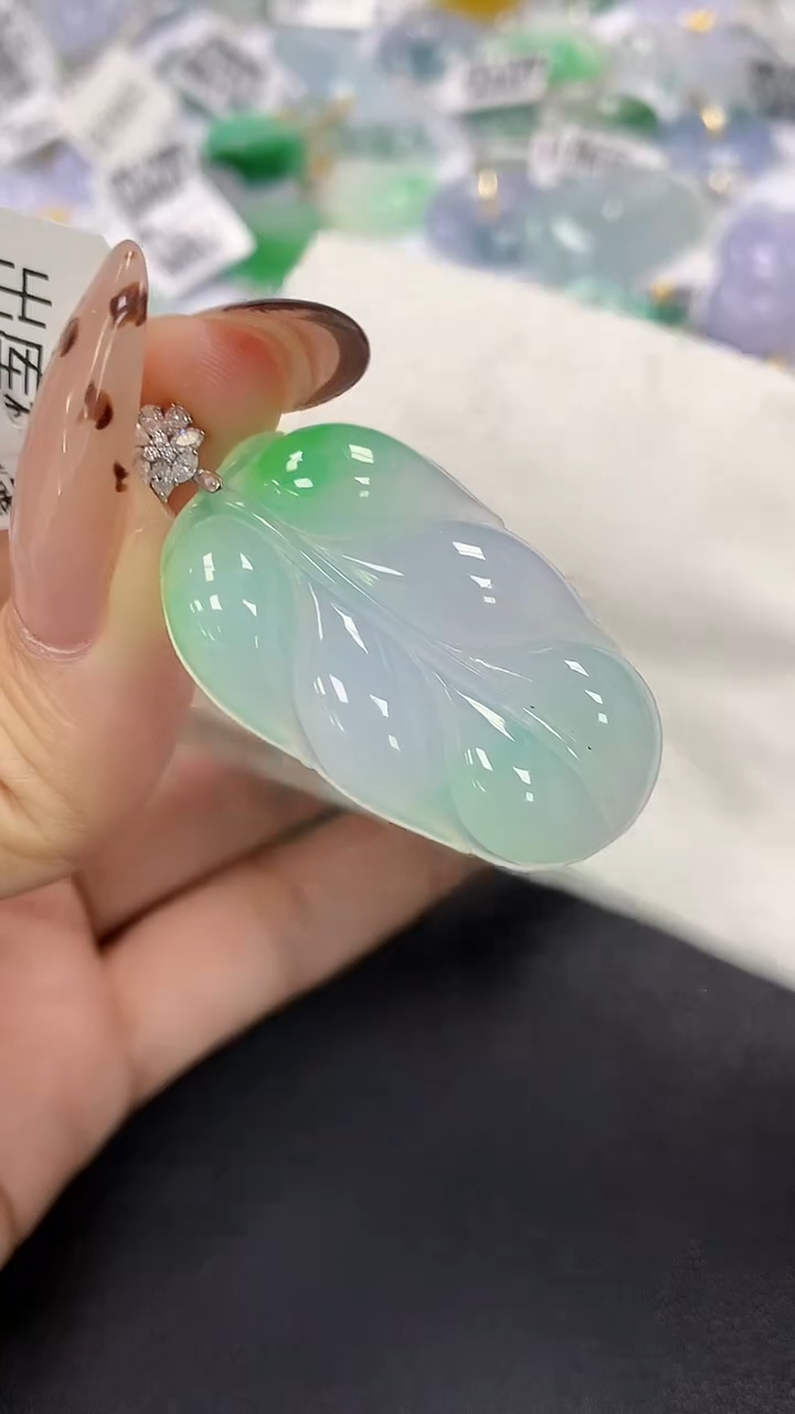 颈饰18K金镶嵌翡翠a货假一赔三支持复检百元上9元证书费自理