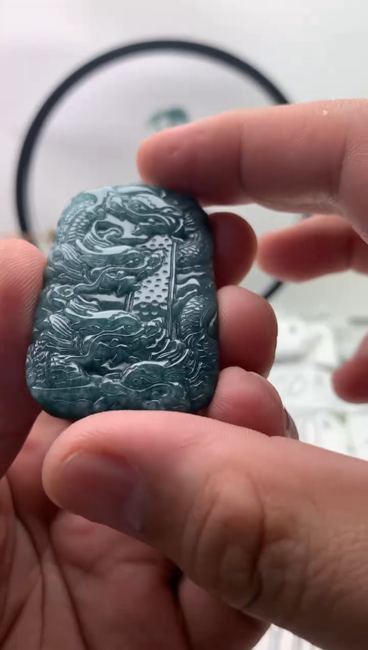 翡翠未镶嵌颈饰龙牌【品质一般能接受再拍】
