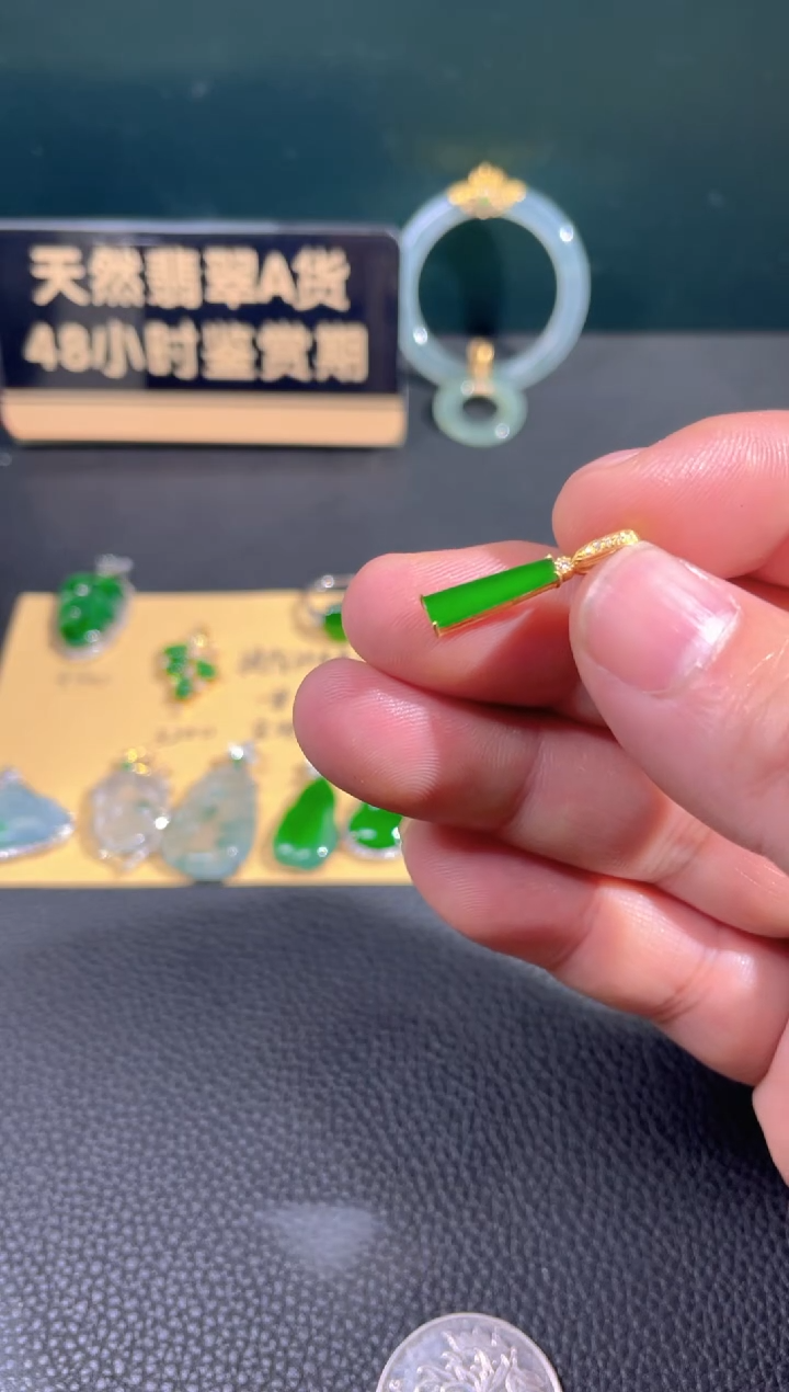 【闪购商品】翡翠颈饰18K金镶嵌翡翠