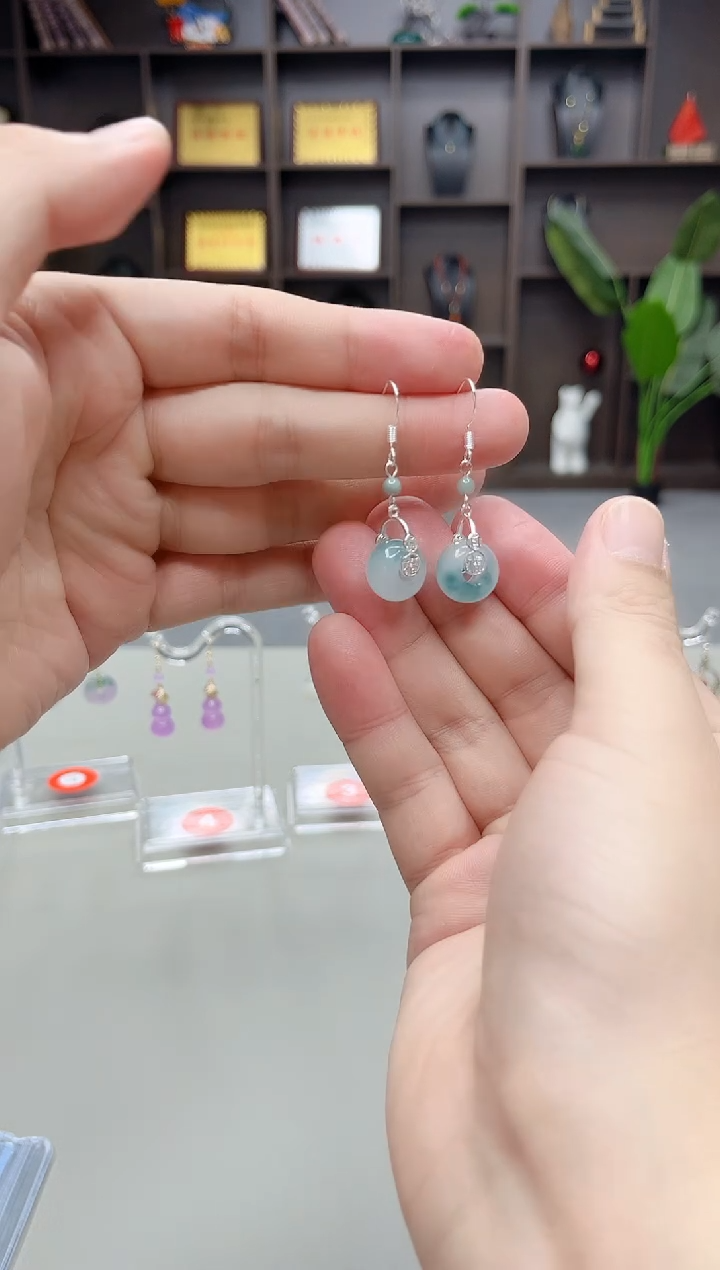 未镶嵌石英质玉（天山翠）耳饰721000