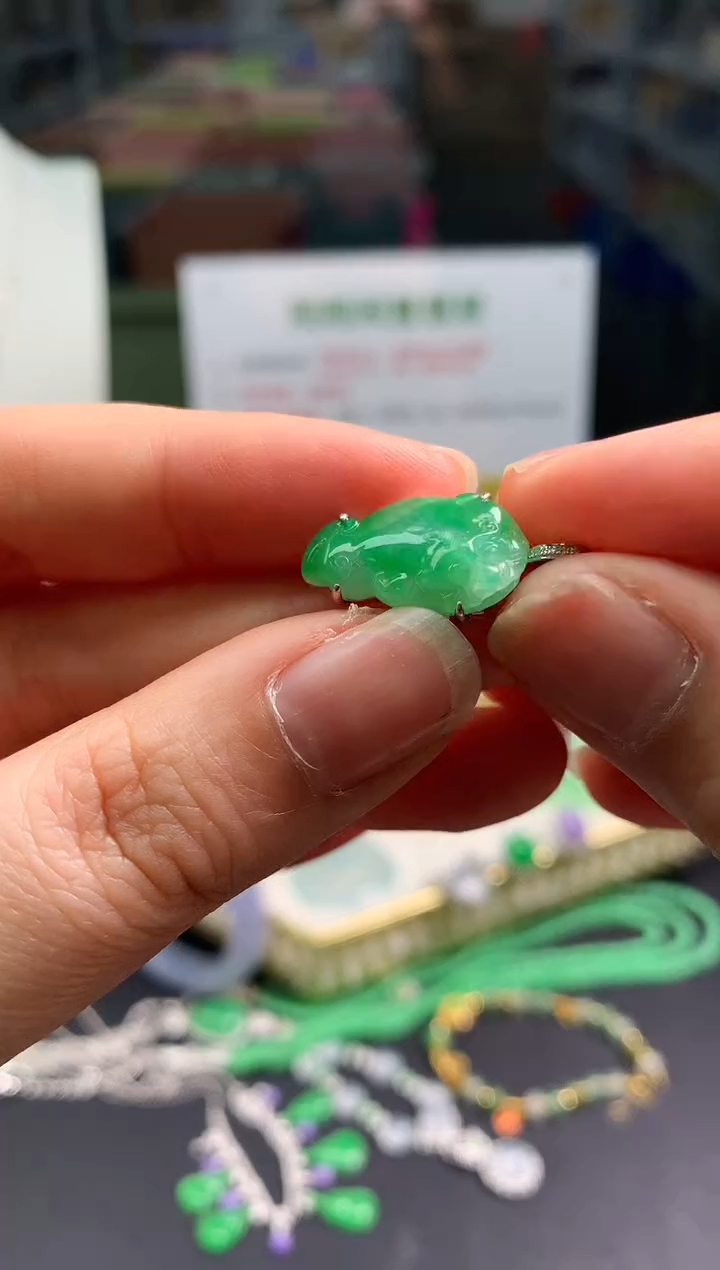 【闪购商品】翡翠吊坠(不含链)18K金镶嵌翡翠