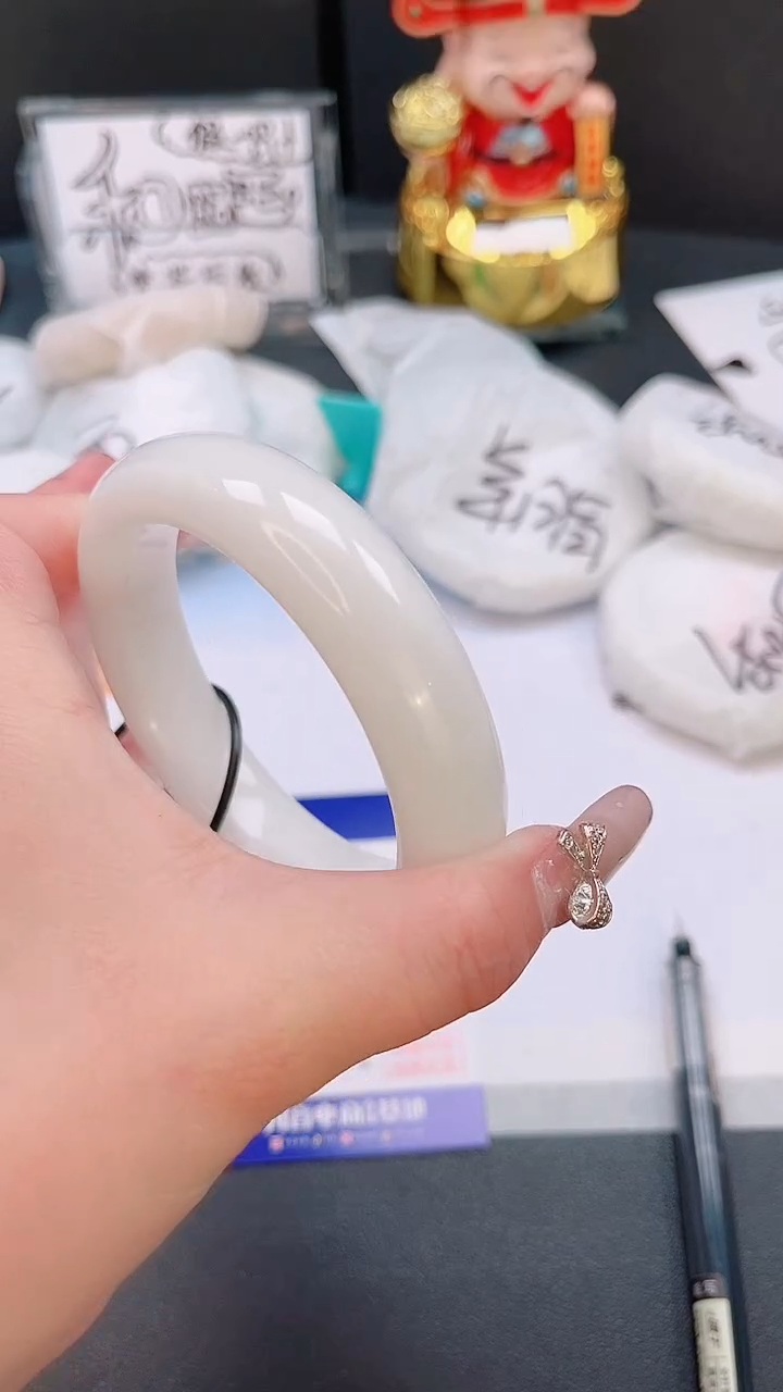 未镶嵌手镯和田玉27T84-60