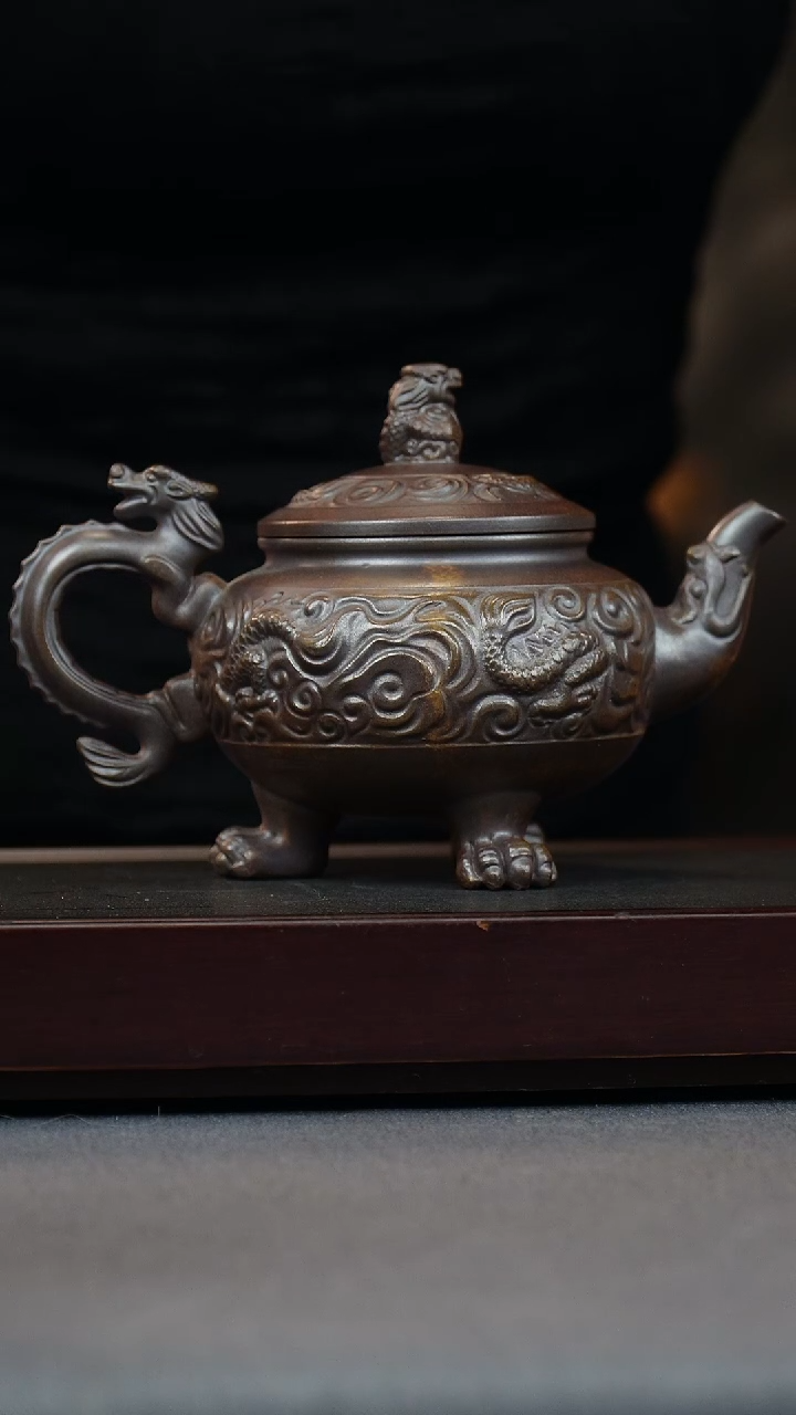 【闪购商品】紫砂茶壶云雾沉香泥 三足龙尊