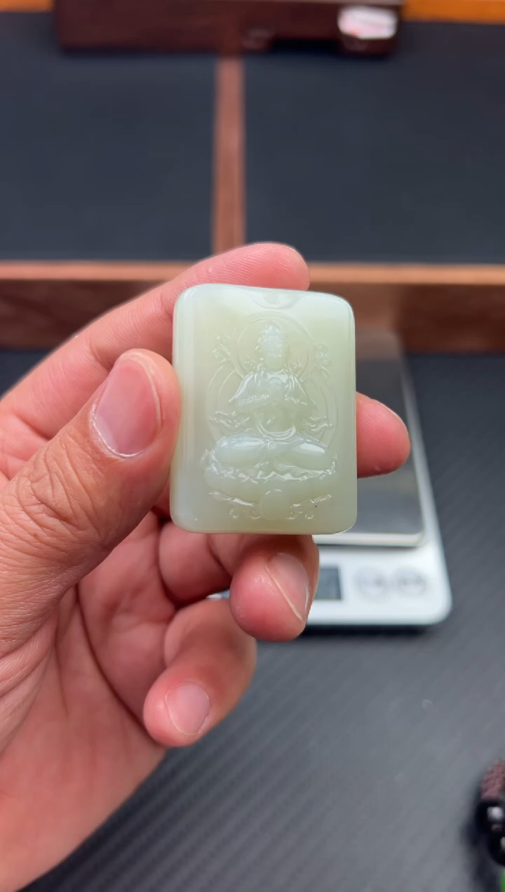 【闪购商品】和田玉未镶嵌吊坠(赠链)且末微色差迪克兰一细