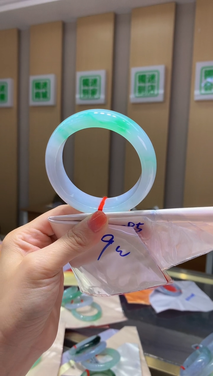 翡翠手镯未镶嵌-F134 总价49万 定金2万