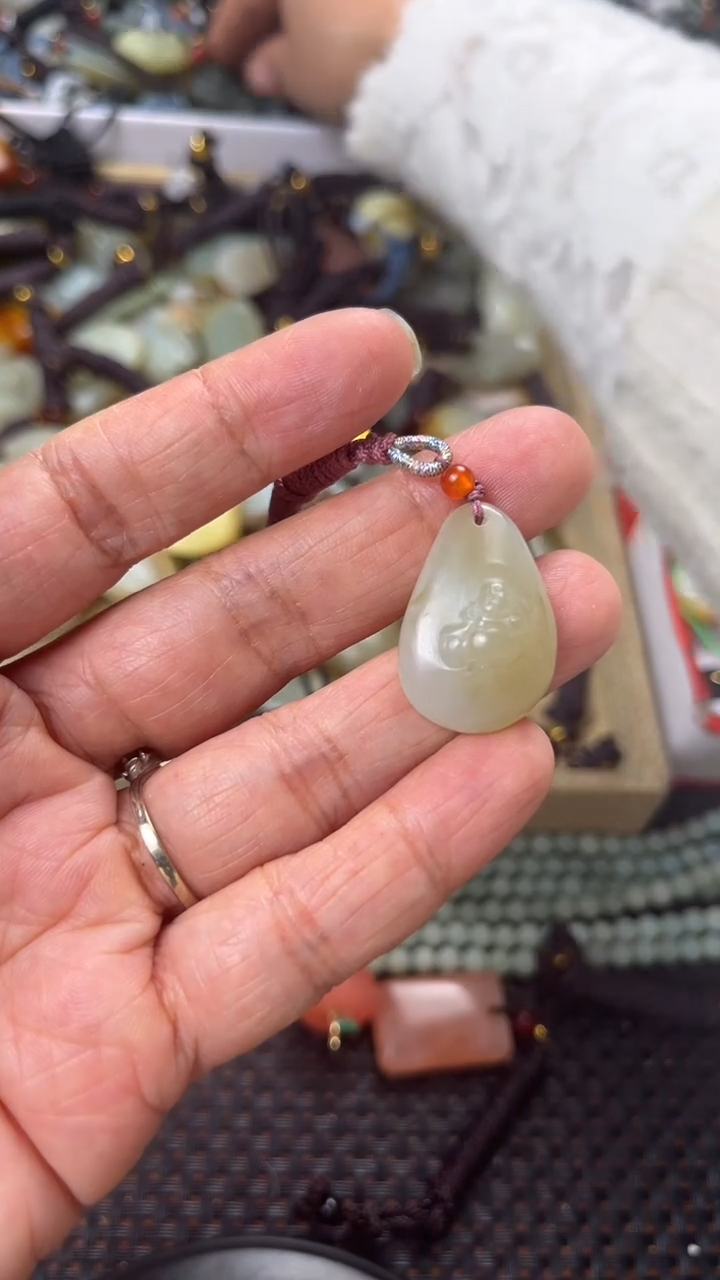 【闪购商品】和田玉颈饰未镶嵌多样性发货没有证书拍一发一有瑕