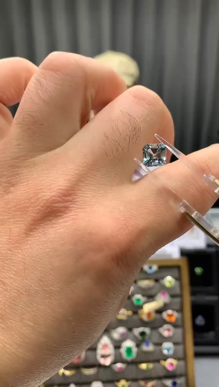 【闪购商品】海蓝宝石笔搁未镶嵌2.06ct 18