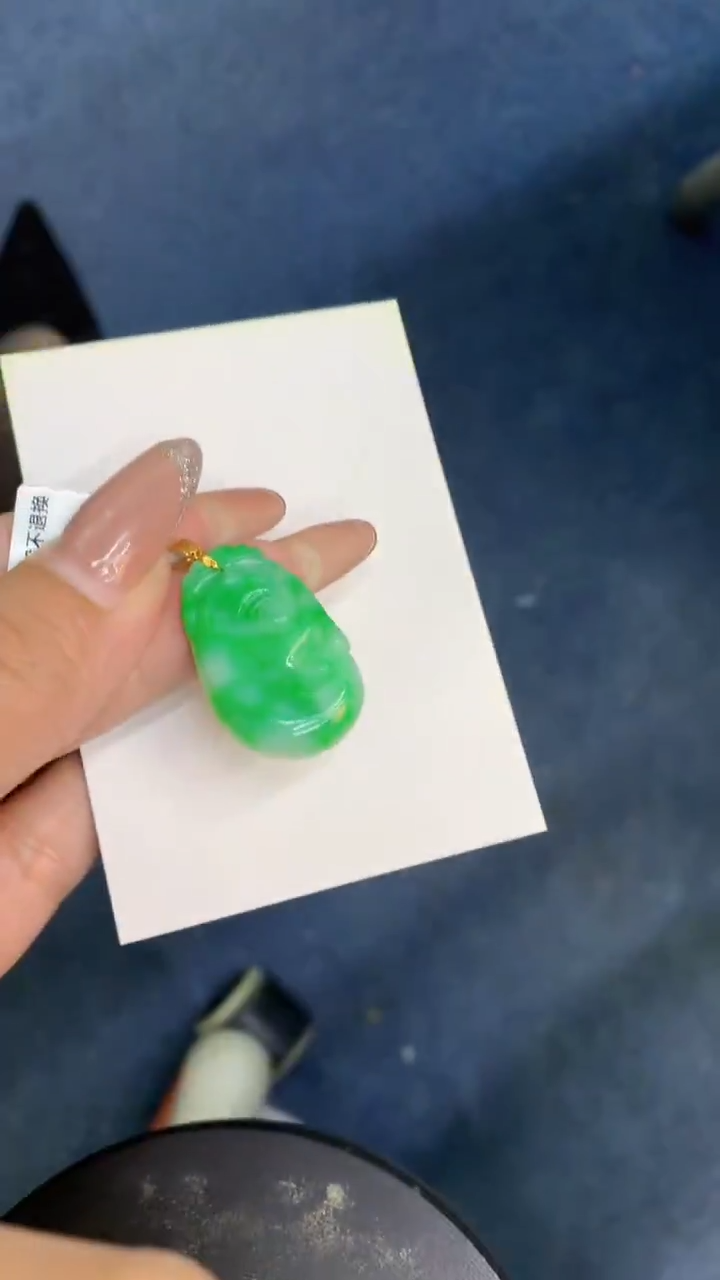 颈饰18K金镶嵌翡翠1