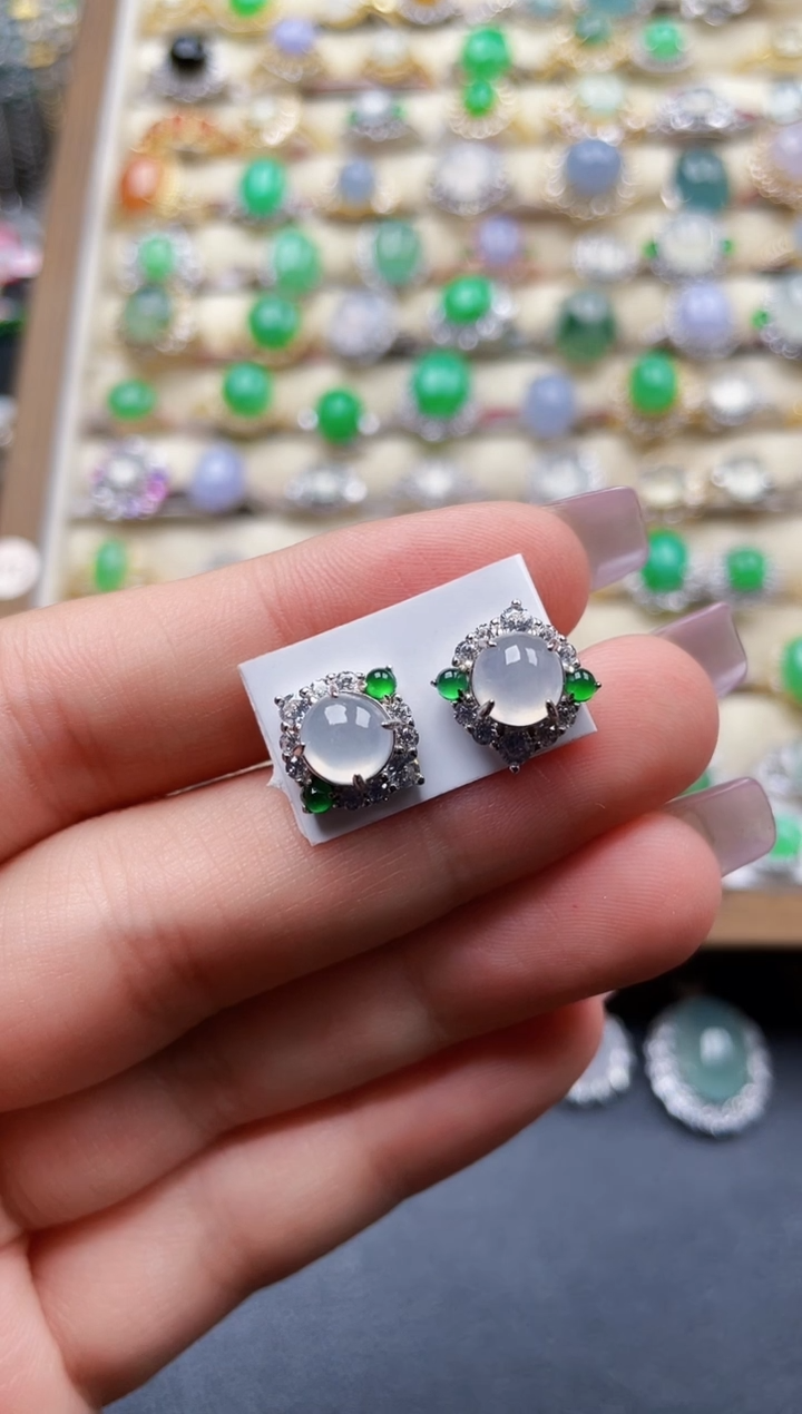 颈饰银S925镶嵌翡翠贝***?1111