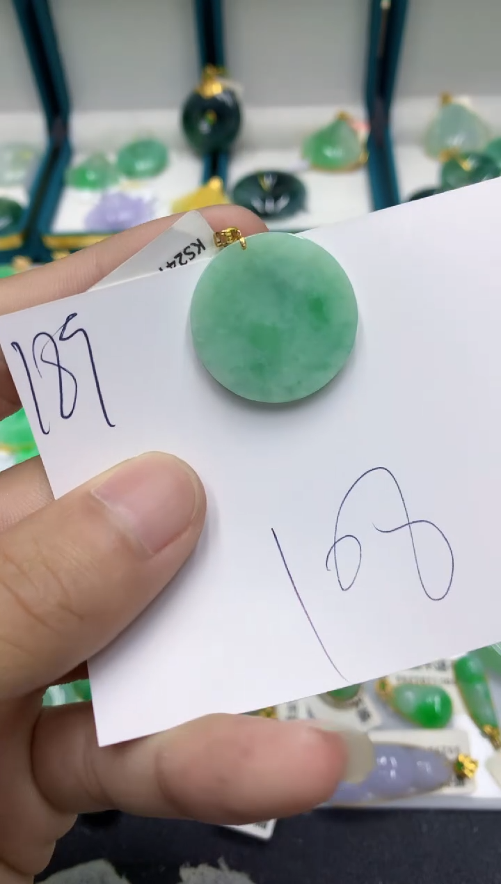 【闪购商品】翡翠颈饰18K金镶嵌翡翠